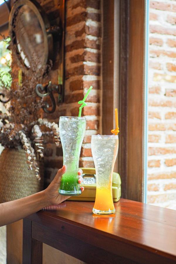 Sanae' Oldtown Hotel Chiang Mai Exteriör bild